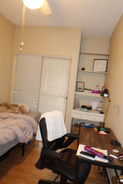 612 Park Place, Unit 202 Austin, TX 78705 - Photo 20 of 25 a bedroom with a bed and a desk