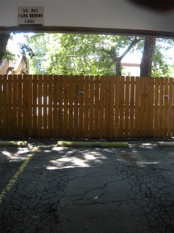 612 Park Place, Unit 202 Austin, TX 78705 - Photo 24 of 25 a backyard of a house