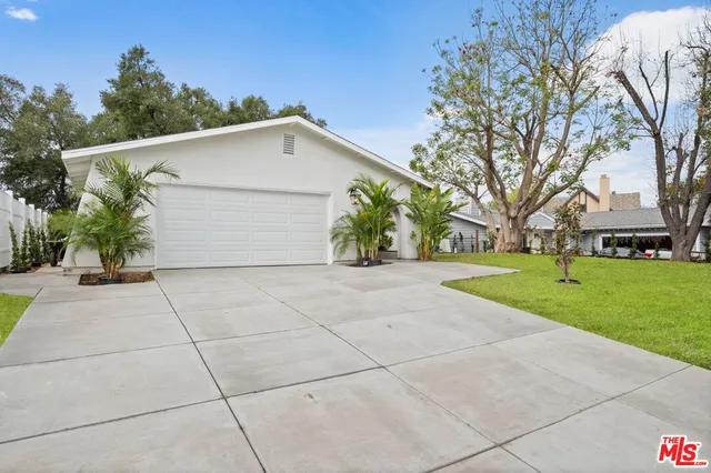 a view of outdoor space yard and green space