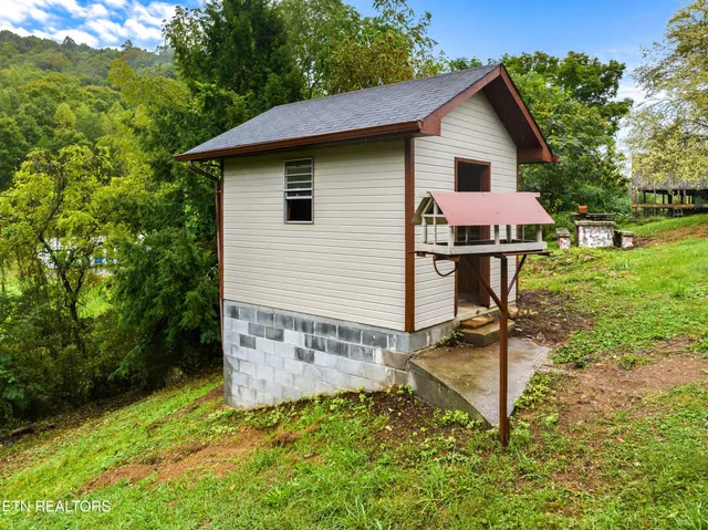 $299,900 | 1940 Main Street, Sneedville, TN 37869