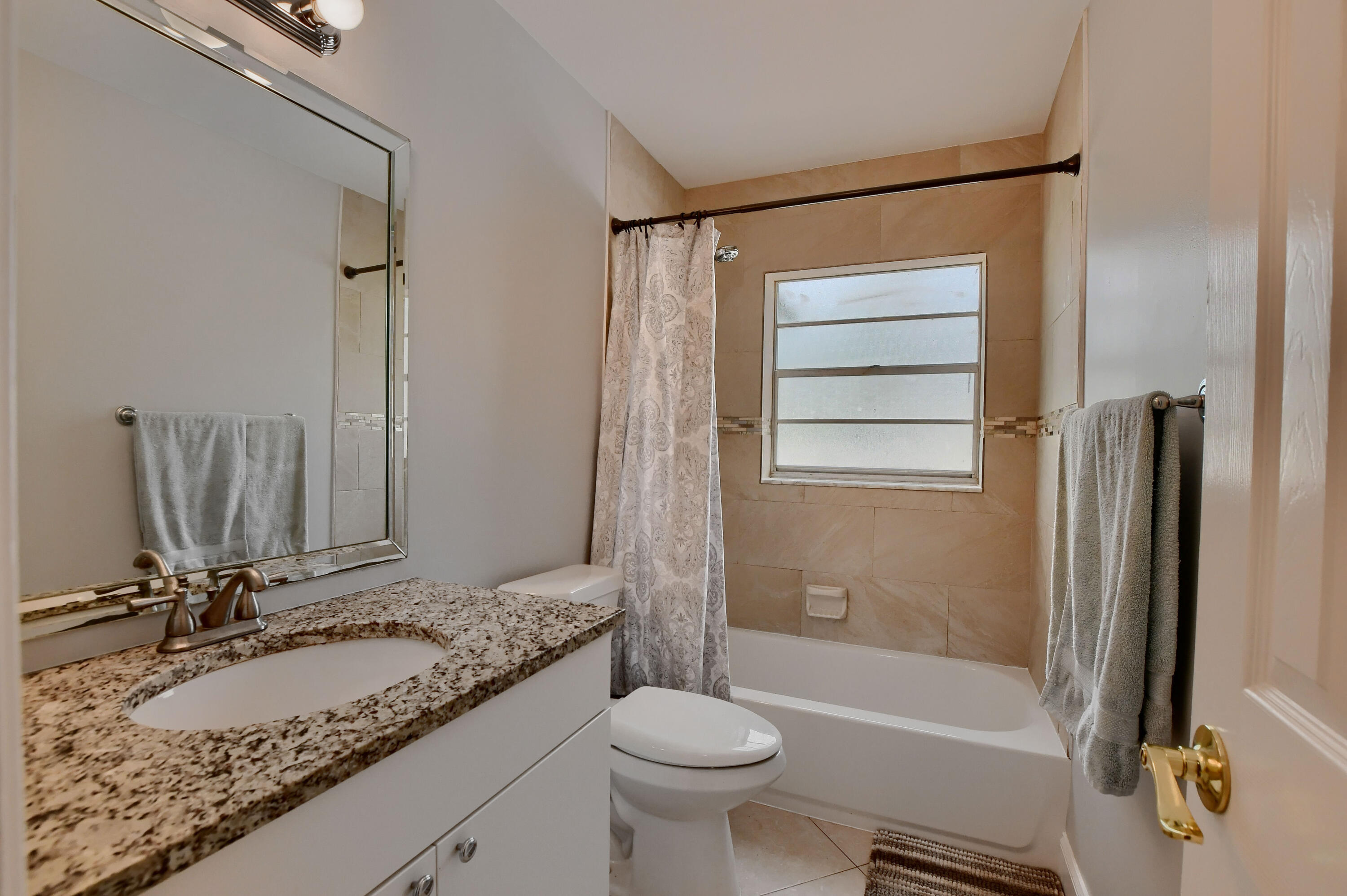 22668 Southwest 54th Way Boca Raton, FL 33433 - Photo 8 of 32 Secondary Bathroom