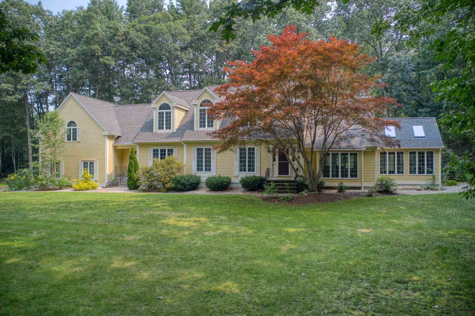49 Blossom Road Windham, NH 03087 - Photo 2 of 40