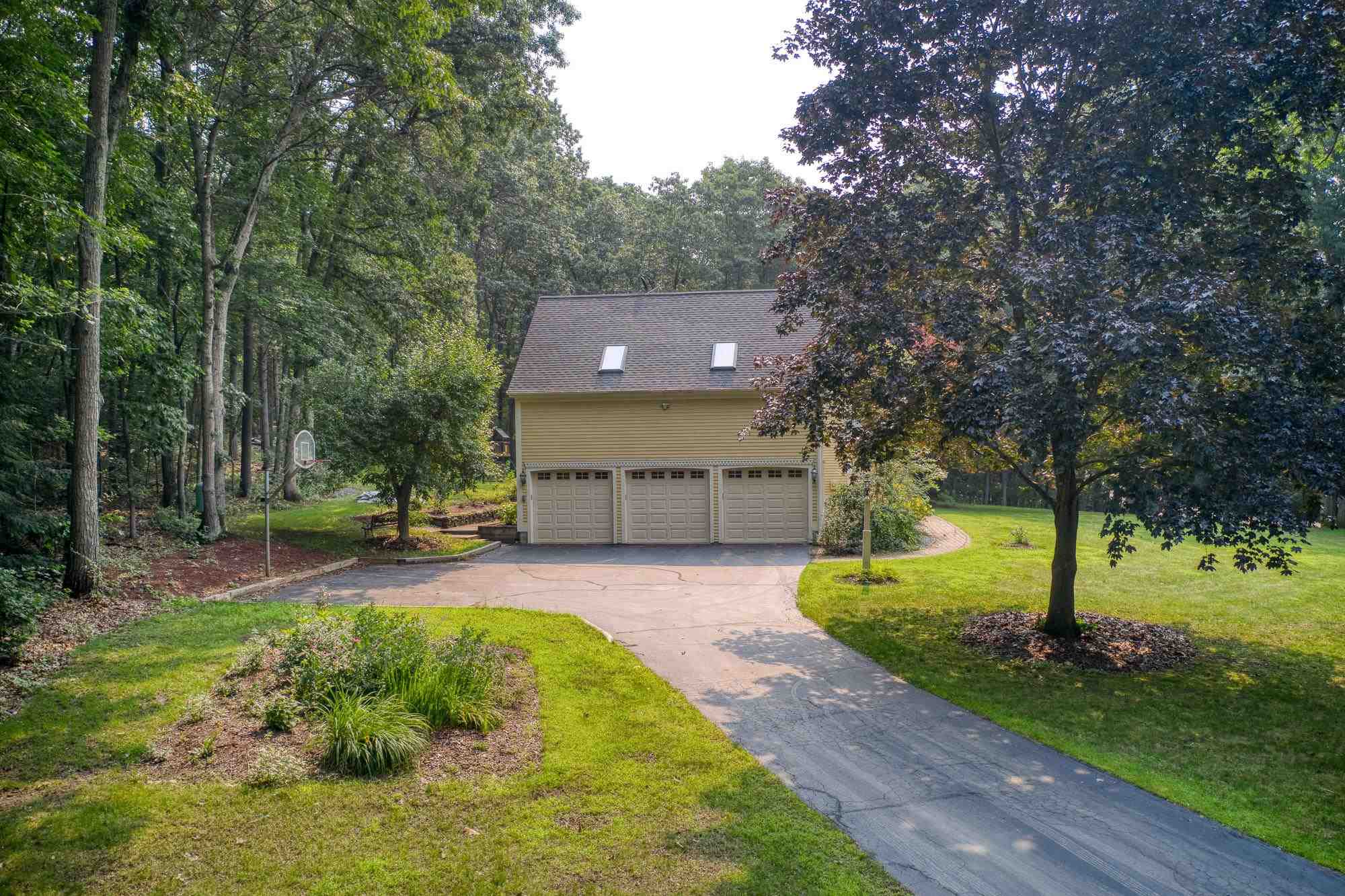 49 Blossom Road Windham, NH 03087 - Photo 4 of 40