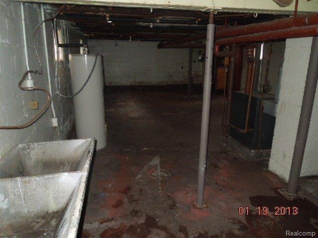 55 Batavia Street River Rouge, MI 48218 - Photo 10 of 13 018.JPG