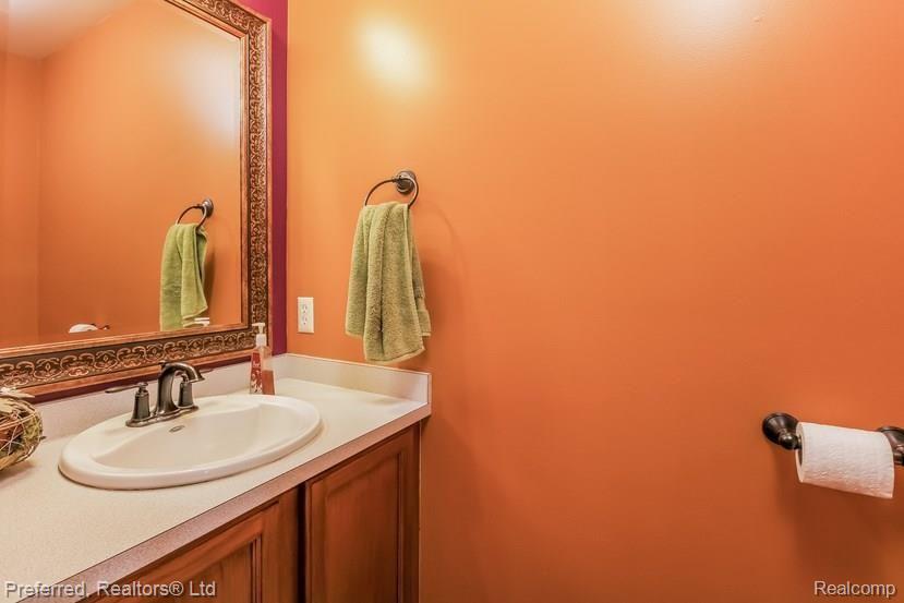 1033 South Hacker Road Brighton, MI 48114 - Photo 23 of 53 021-Powder_Room-1183763-mls.jpg