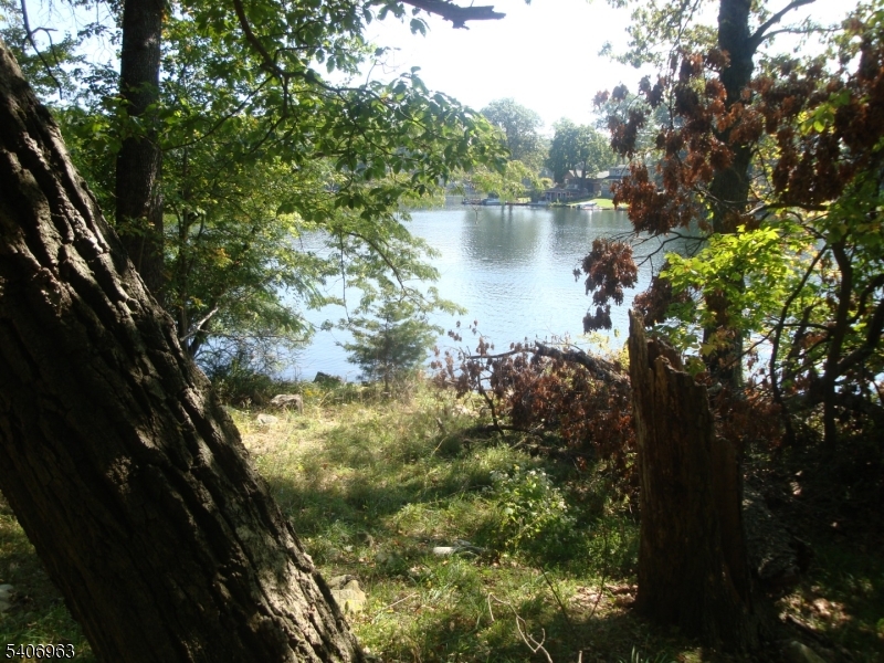 207 Hudson Avenue Hopatcong, NJ 07843 - Photo 3 of 9