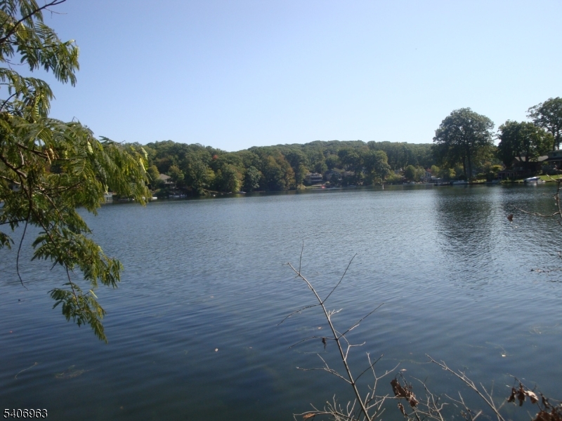 207 Hudson Avenue Hopatcong, NJ 07843 - Photo 8 of 9