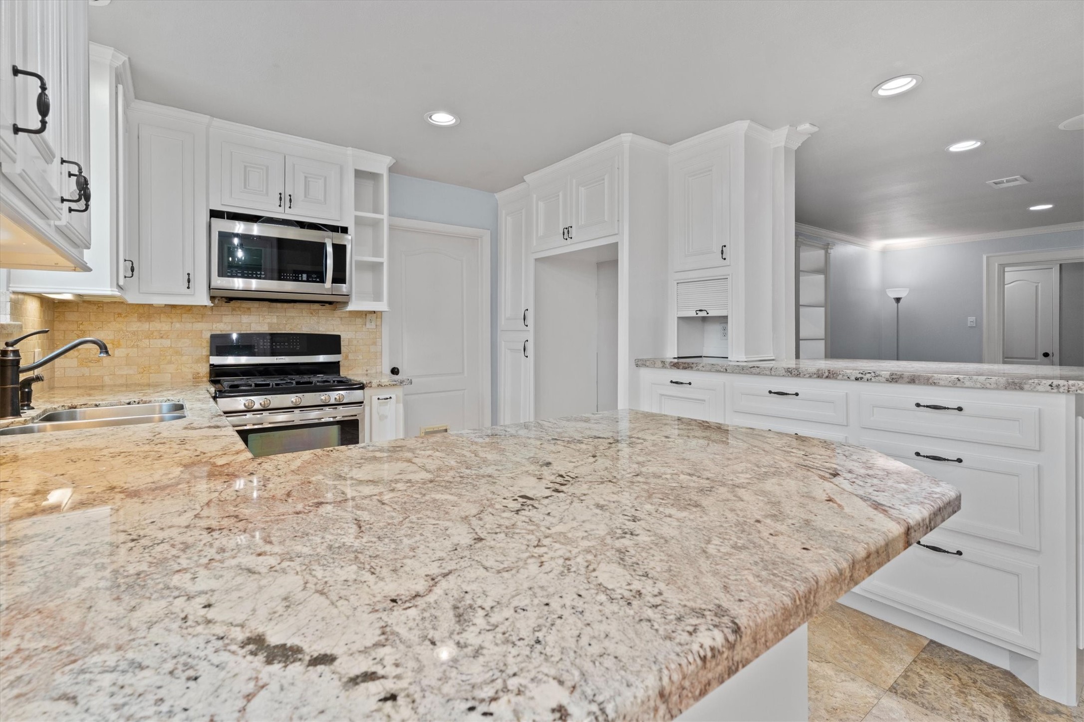 1328 Bingle Road Houston, TX 77055 - Photo 20 of 48
