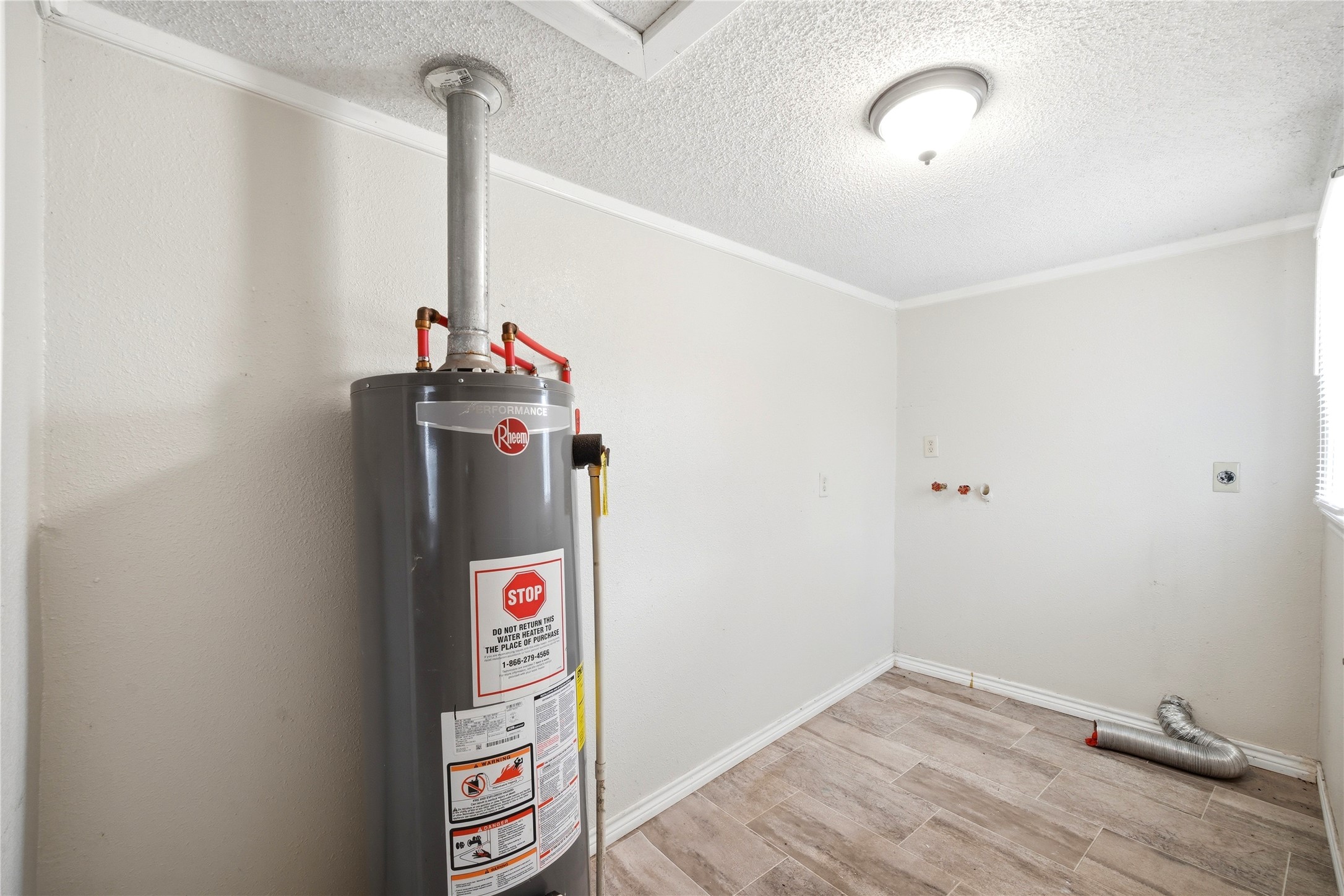 101 Outlar Street Wharton, TX 77488 - Photo 12 of 40 a utility room with dryer and washer
