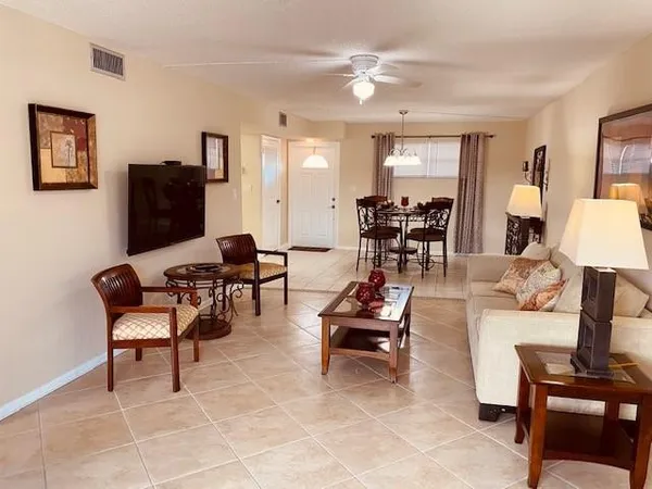 $1,650 | 9420 South Hollybrook Lake Drive, Unit 305, Pembroke Pines, FL 33025