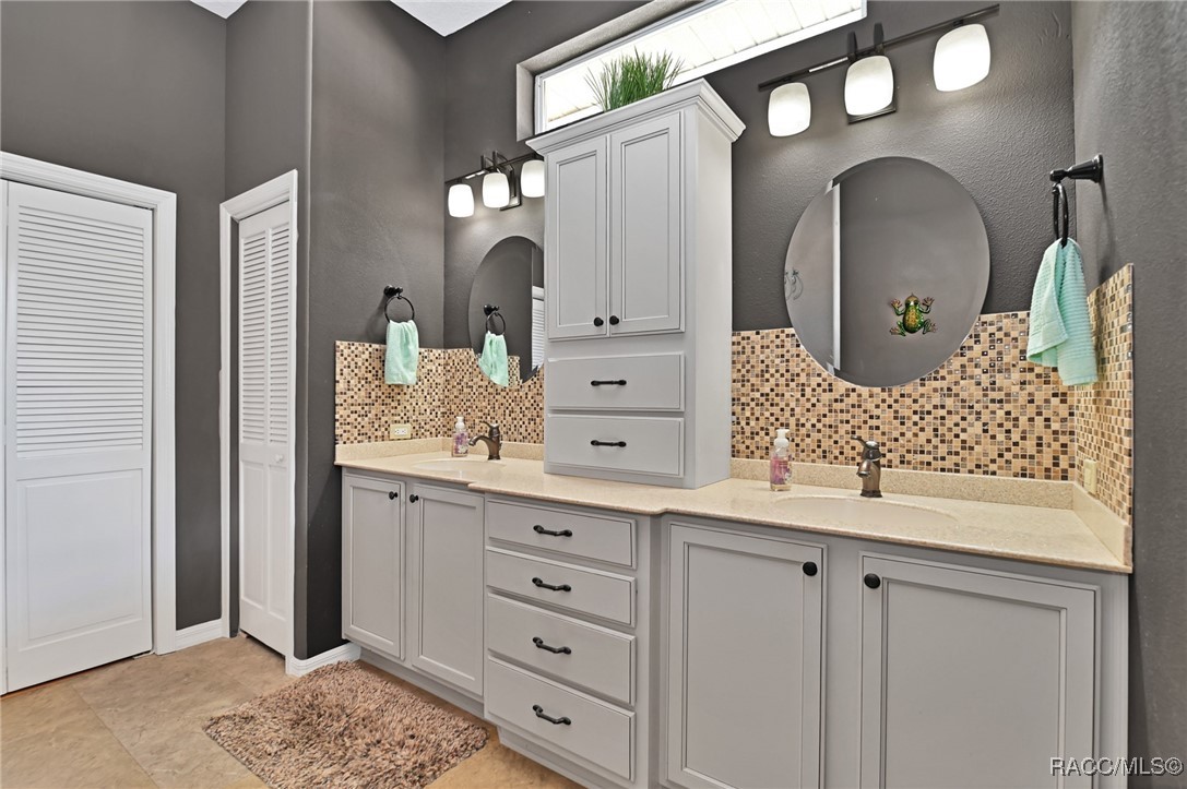 6 Byrsonima Loop Homosassa, FL 34446 - Photo 23 of 48 MASTER VANITY