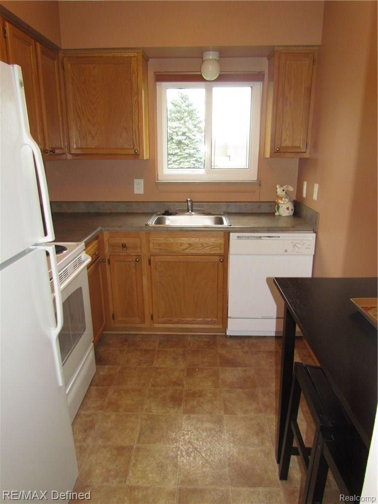 1103 Tienken Court Rochester, MI 48306 - Photo 10 of 17 IMG_2695.JPG