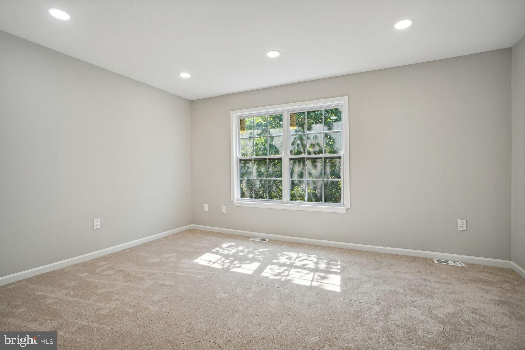 15194 Cloverdale Road Woodbridge, VA 22193 - Photo 15 of 20