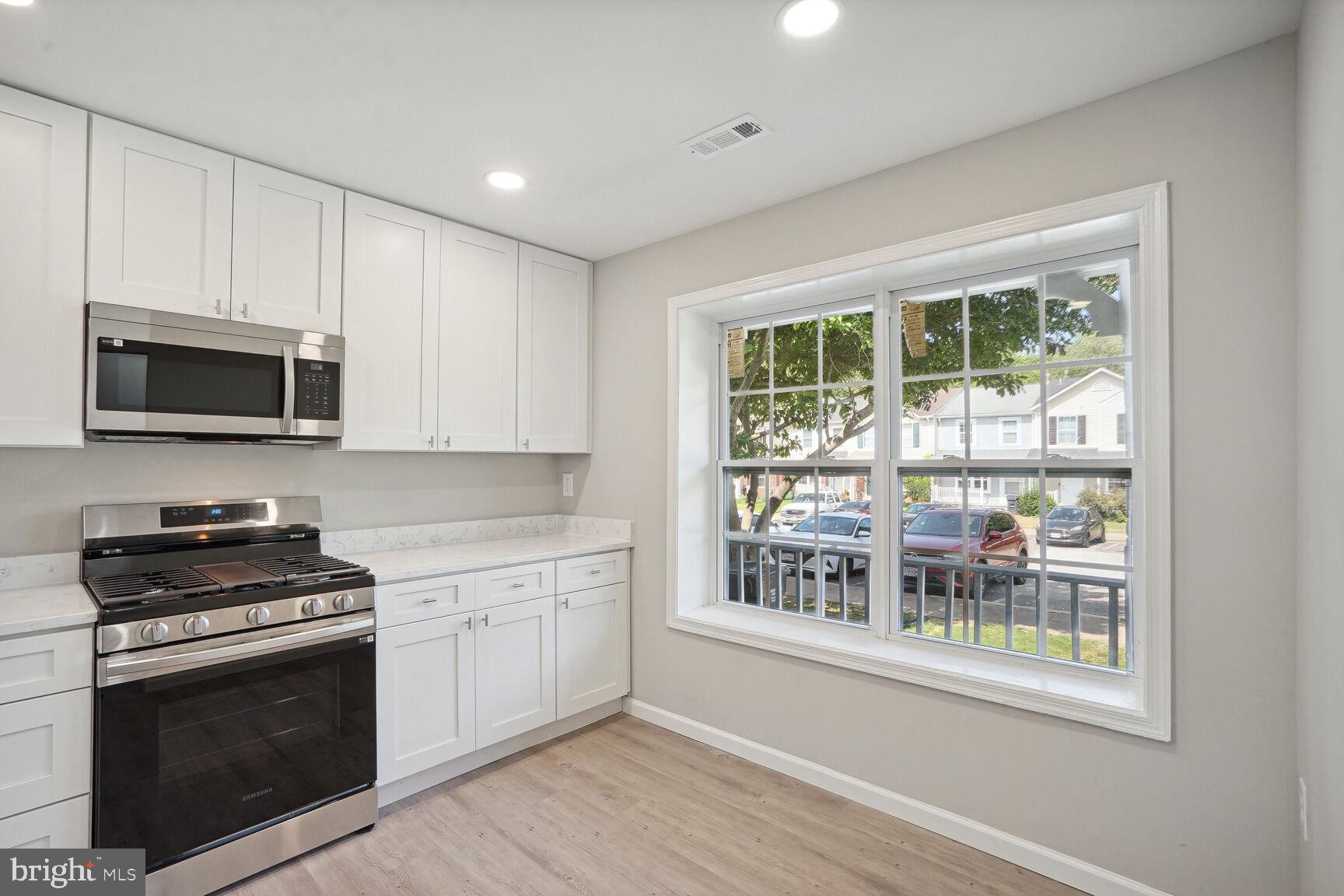 15194 Cloverdale Road Woodbridge, VA 22193 - Photo 4 of 20