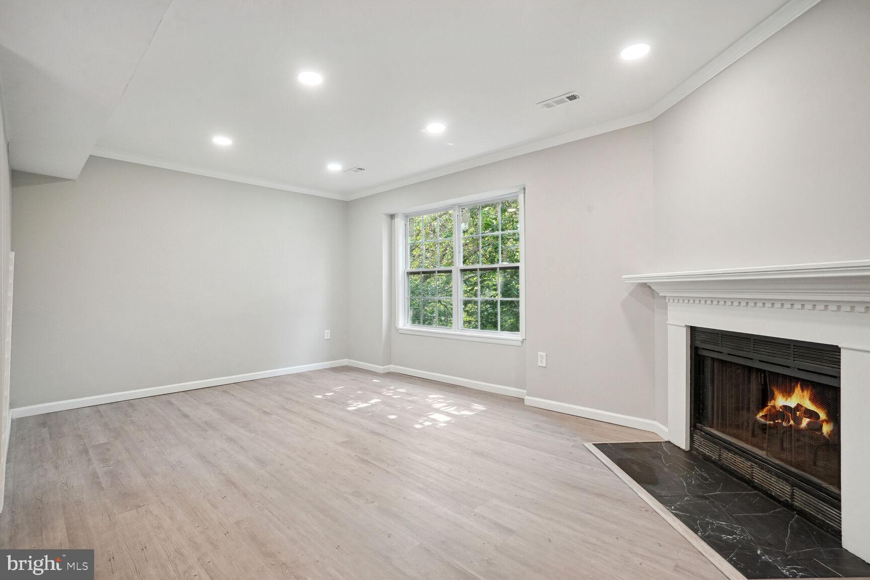 15194 Cloverdale Road Woodbridge, VA 22193 - Photo 7 of 20
