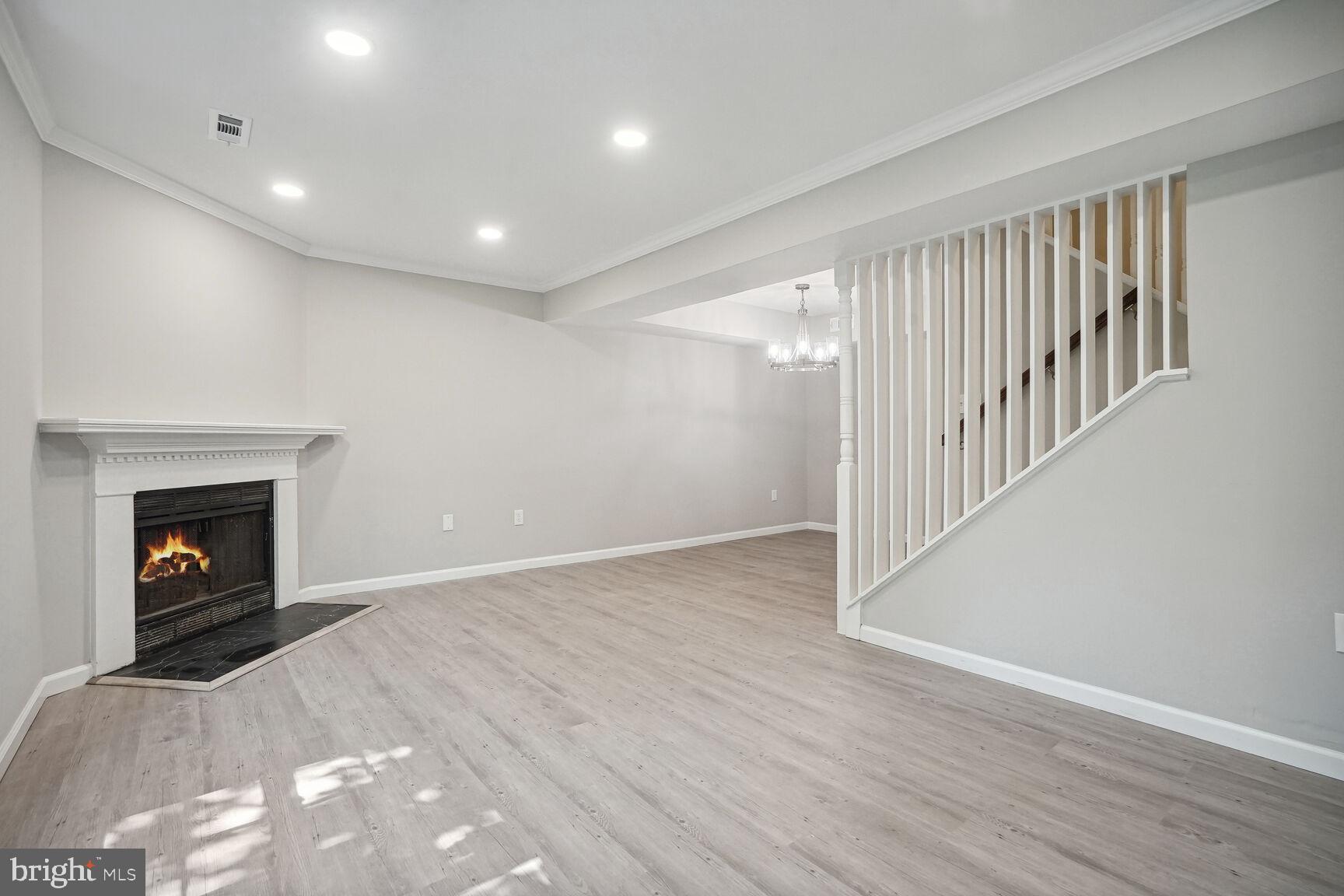 15194 Cloverdale Road Woodbridge, VA 22193 - Photo 9 of 20 Main Level