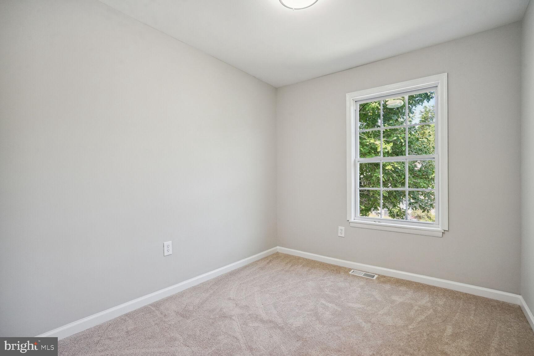 15194 Cloverdale Road Woodbridge, VA 22193 - Photo 10 of 20