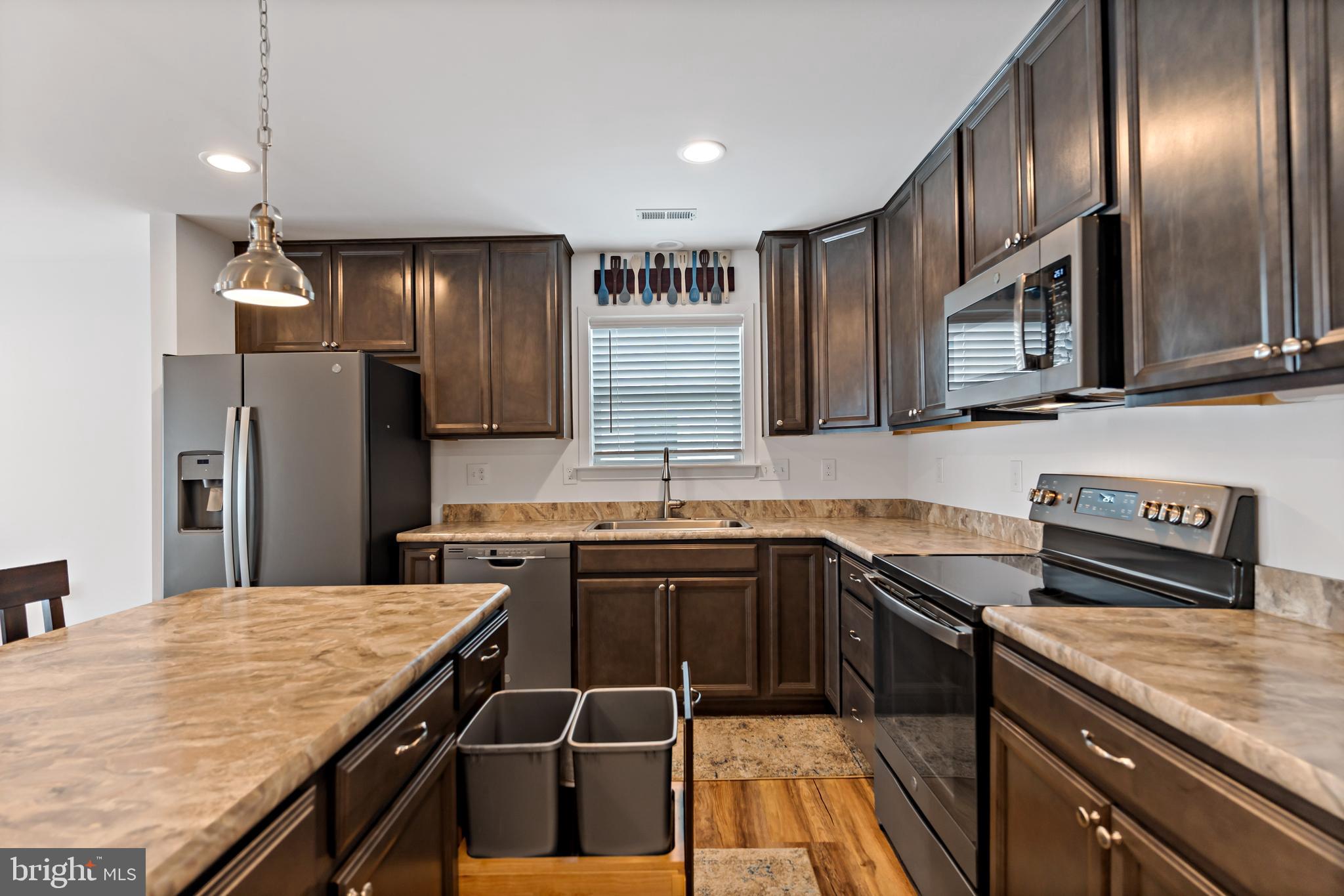 653 Dripping Spring Drive Hedgesville, WV 25427 - Photo 4 of 24