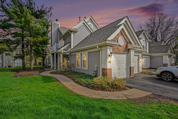 $339,000 | 850 Spring Creek Court, Elk Grove Village, IL 60007
