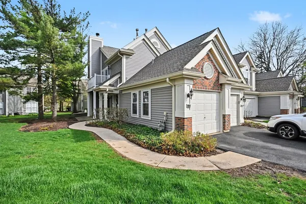 $339,000 | 850 Spring Creek Court, Elk Grove Village, IL 60007