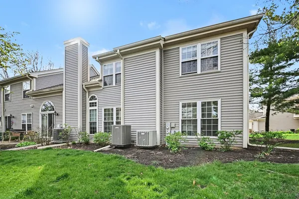 $339,000 | 850 Spring Creek Court, Elk Grove Village, IL 60007