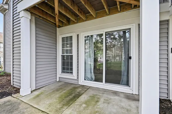 $339,000 | 850 Spring Creek Court, Elk Grove Village, IL 60007
