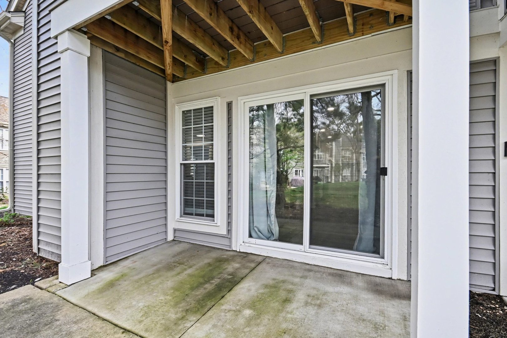 850 Spring Creek Court Elk Grove Village, IL 60007 - Photo 10 of 26 a view of a porch of a house