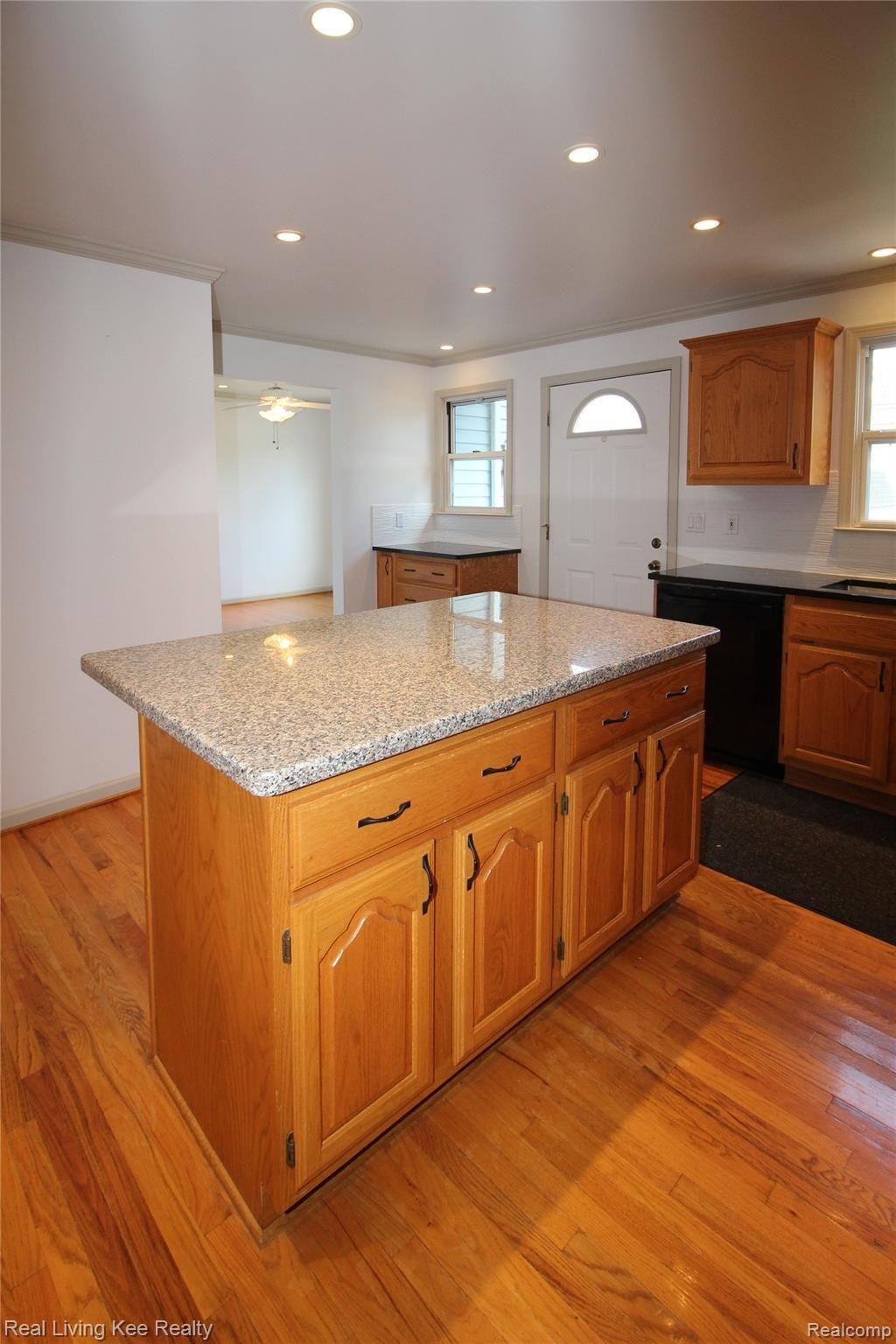 305 East Webster Road Royal Oak, MI 48073 - Photo 3 of 51 IMG_5873.jpg