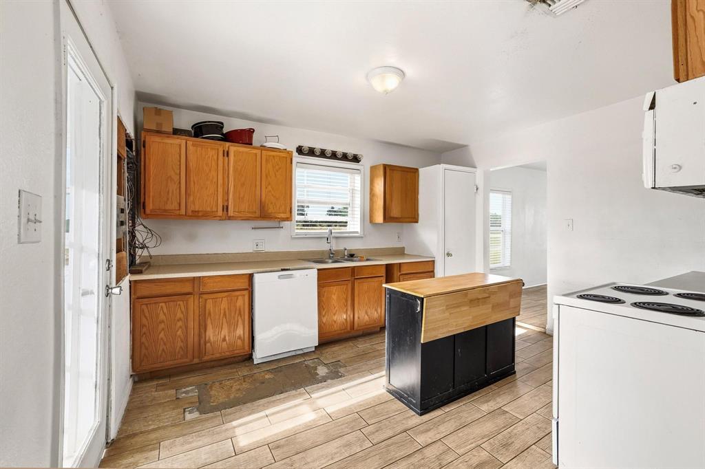 2092 County Road 5010 Blue Ridge, TX 75424 - Photo 15 of 28 a kitchen with stainless steel appliances granite countertop a stove a sink dishwasher and a refrigerator