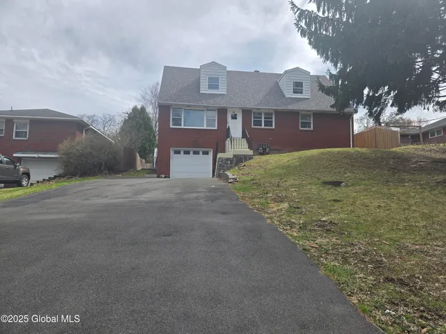 $2,500 | 86 Hackett Boulevard, Unit 1, Albany, NY 12209