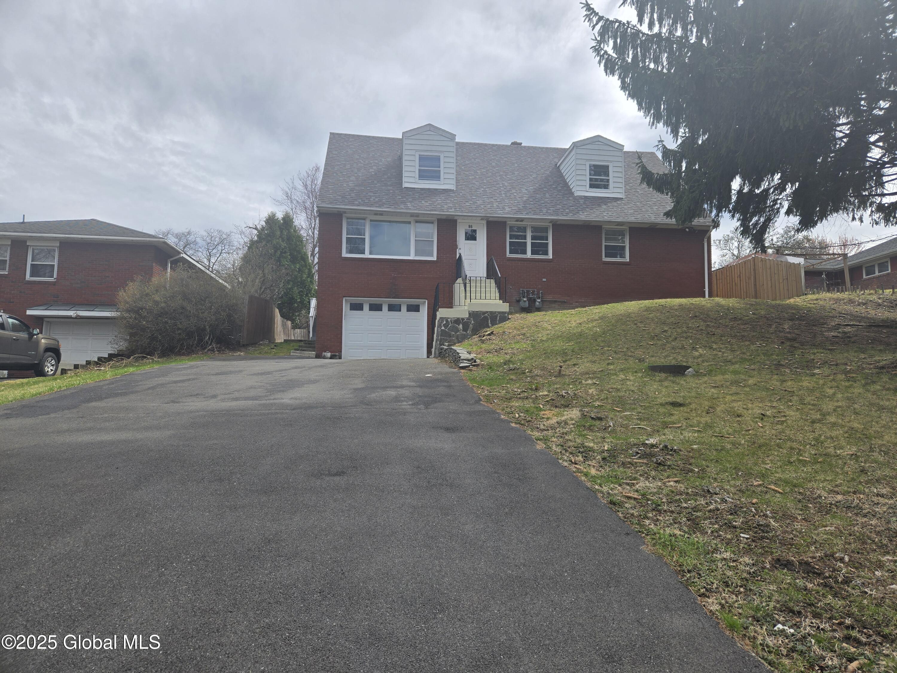 86 Hackett Boulevard, Unit 1 Albany, NY 12209 - Photo 2 of 10 20250406_143111