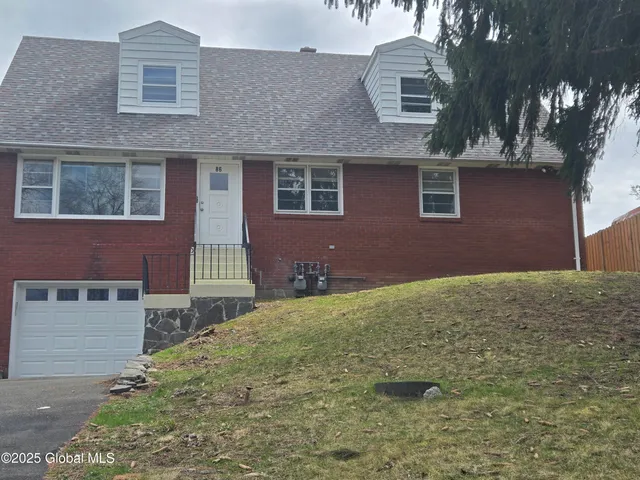 $2,500 | 86 Hackett Boulevard, Unit 1, Albany, NY 12209