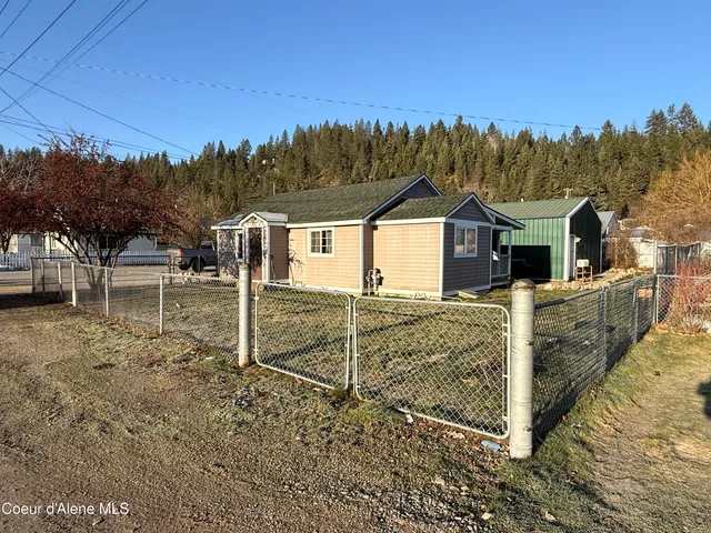 $249,000 | 208 6th Street, Pinehurst, ID 83850