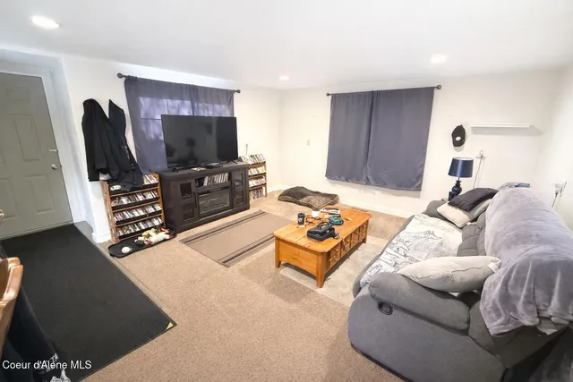 $249,000 | 208 6th Street, Pinehurst, ID 83850