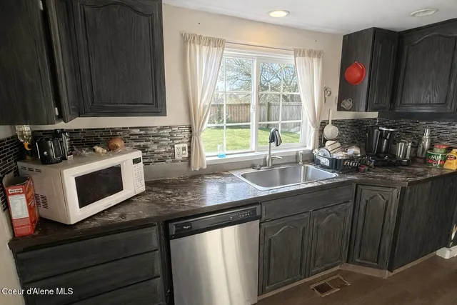 $249,000 | 208 6th Street, Pinehurst, ID 83850