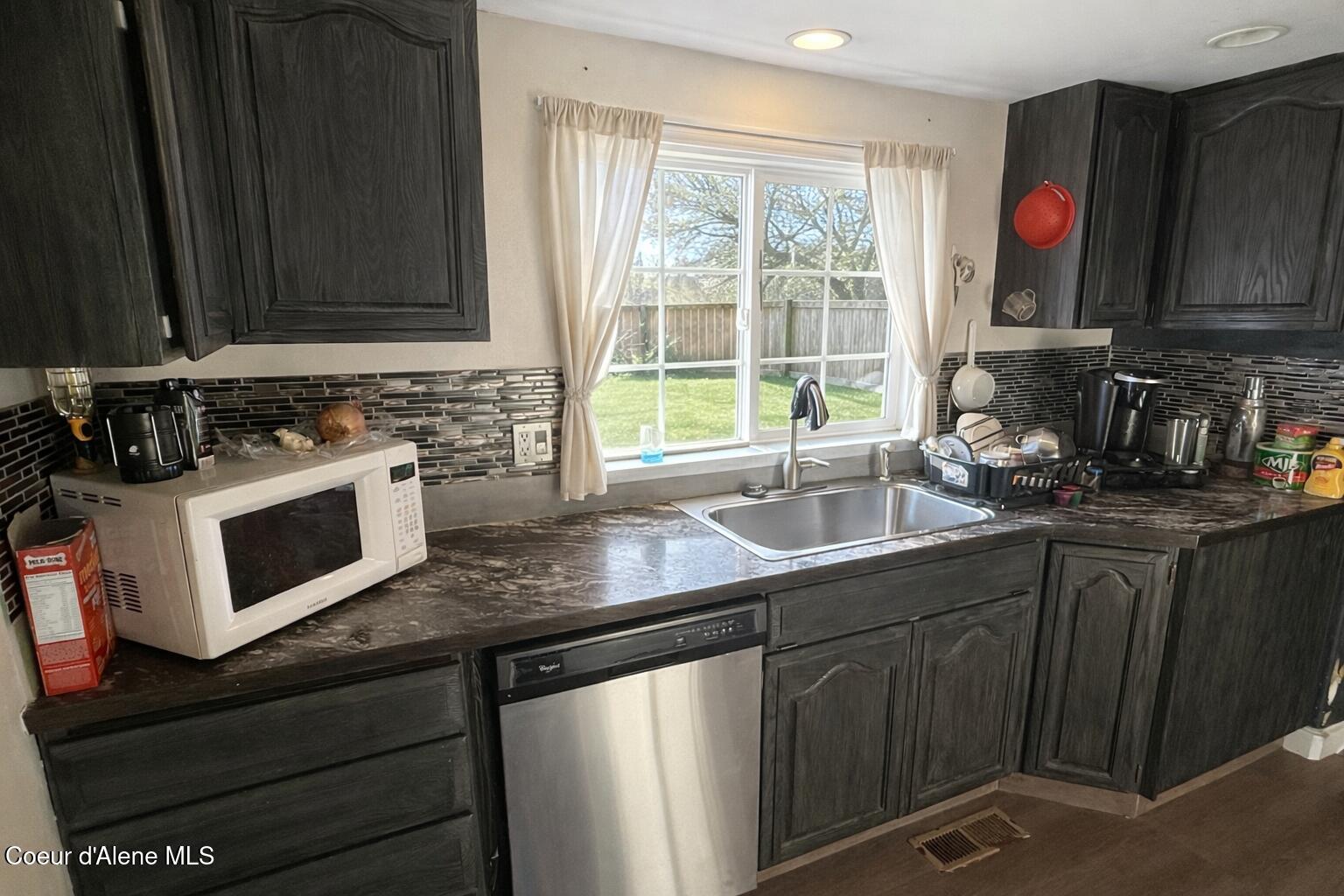 208 6th Street Pinehurst, ID 83850 - Photo 4 of 19 Kitchen 1