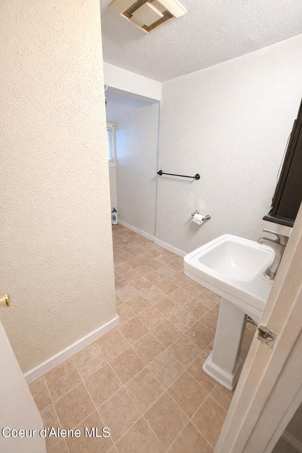208 6th Street Pinehurst, ID 83850 - Photo 7 of 19 Bathroom 2