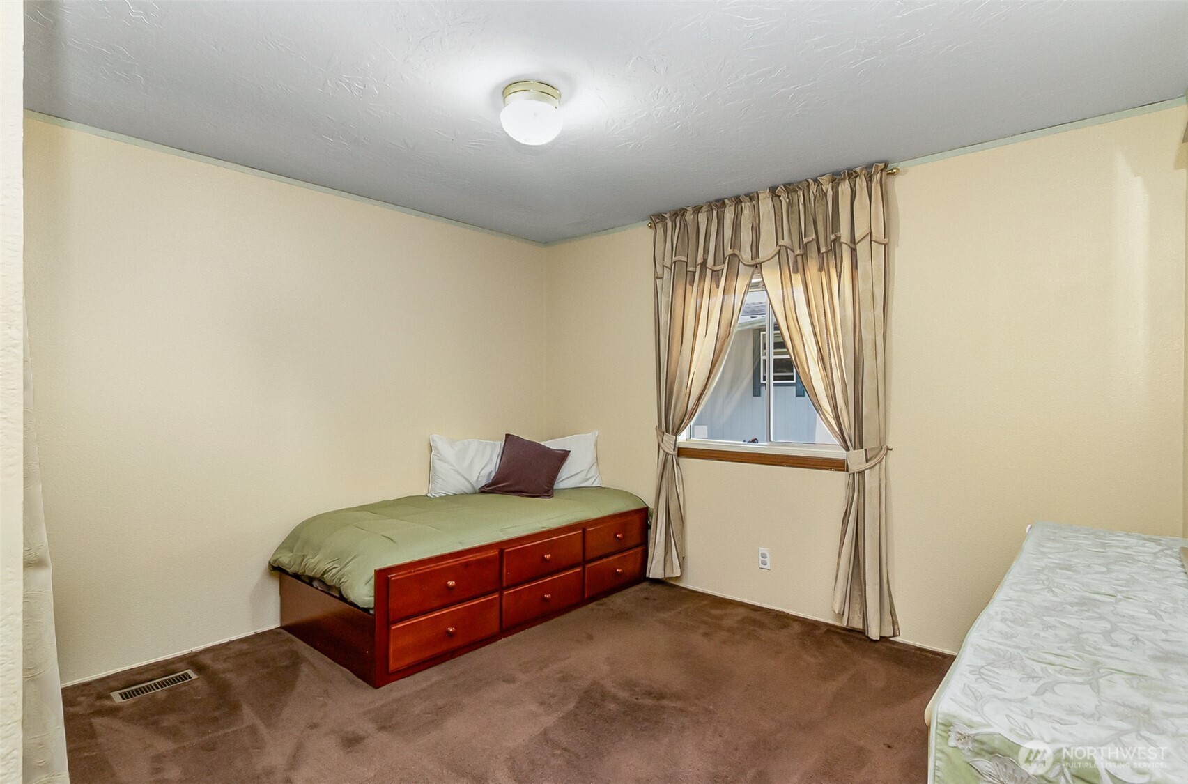 415 Lakeview Road, Unit K4 Lynnwood, WA 98087 - Photo 2 of 19