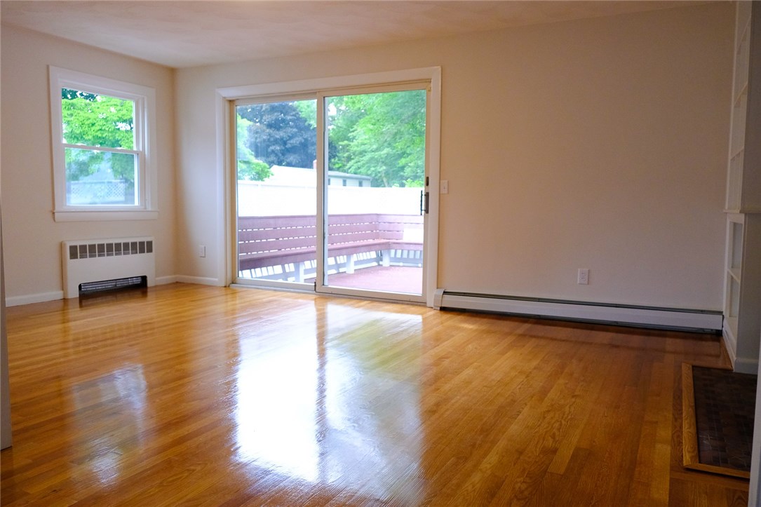 264 Aqueduct Road Cranston, RI 02910 - Photo 6 of 16