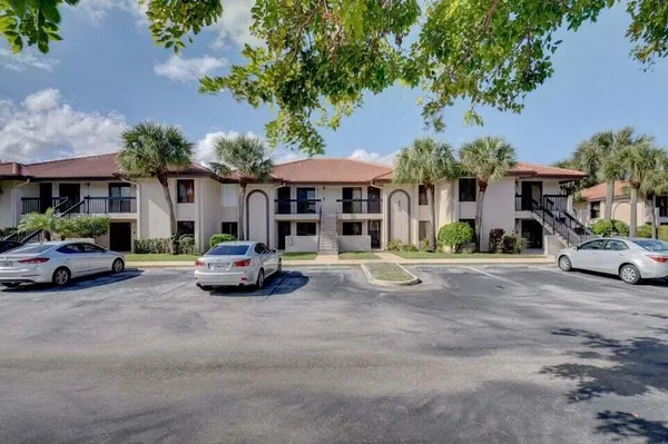 $3,000 | 400 Club Circle, Boca Raton, FL 33487