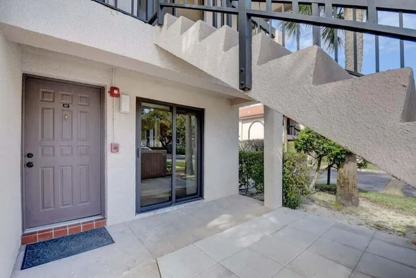 $3,000 | 400 Club Circle, Boca Raton, FL 33487