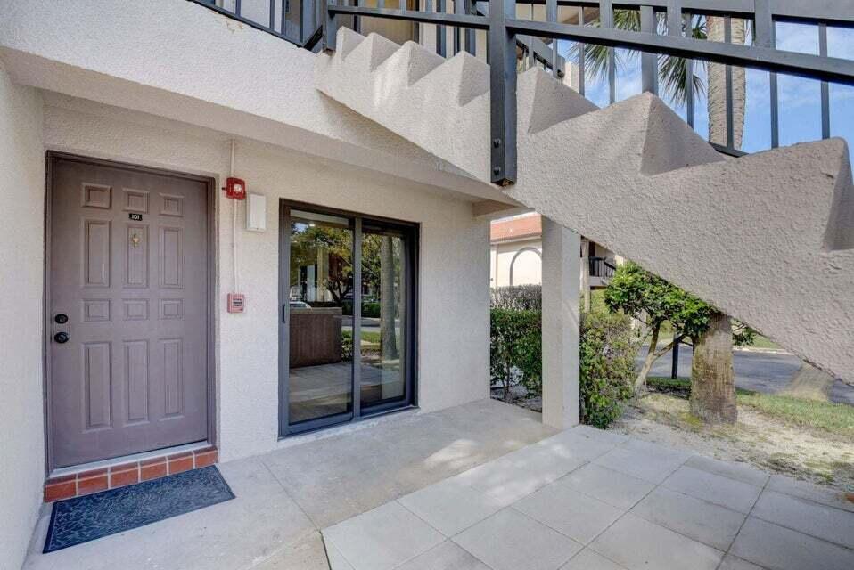 400 Club Circle Boca Raton, FL 33487 - Photo 3 of 47 20201227155403337893000000-o