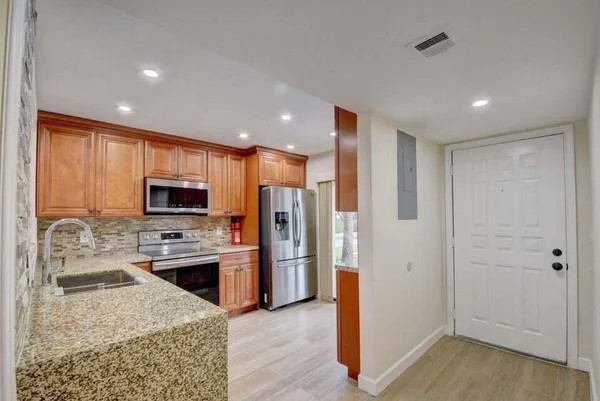 $3,000 | 400 Club Circle, Boca Raton, FL 33487