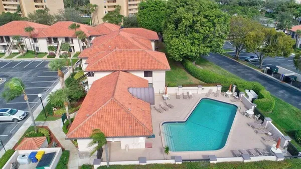 $3,000 | 400 Club Circle, Boca Raton, FL 33487