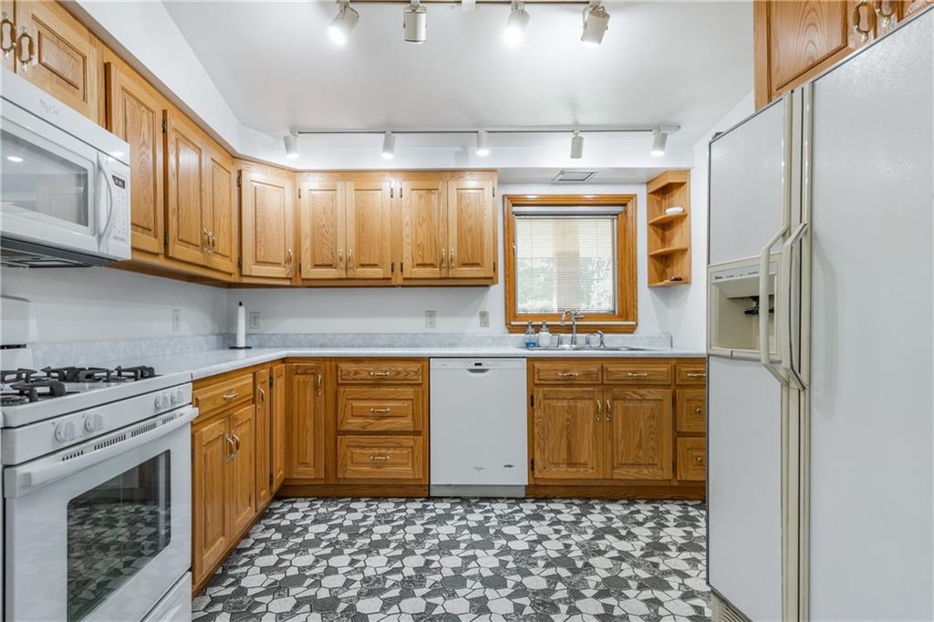 2578 Stroschein Road Monroeville, PA 15146 - Photo 8 of 25 Gallery Image 8
