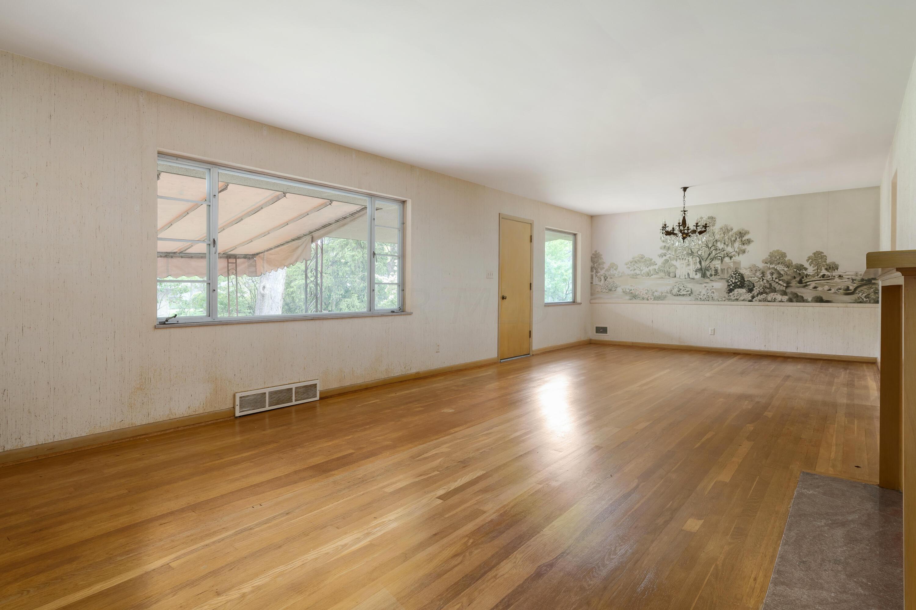 3885 Chevington Road Columbus, OH 43220 - Photo 13 of 34 Living Room with Large Dining Area