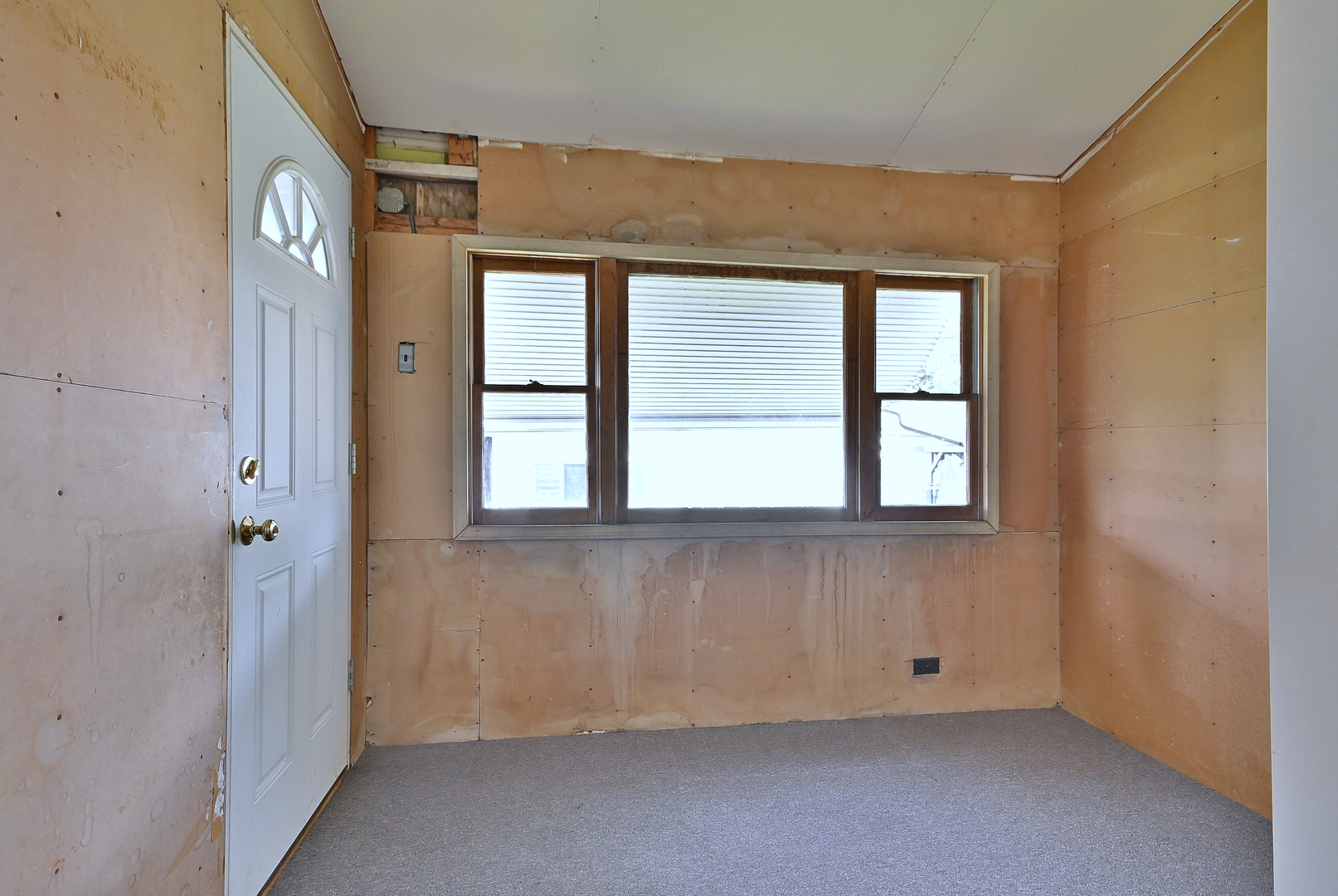2852 North Meade Avenue Chicago, IL 60634 - Photo 12 of 31 an empty room with windows