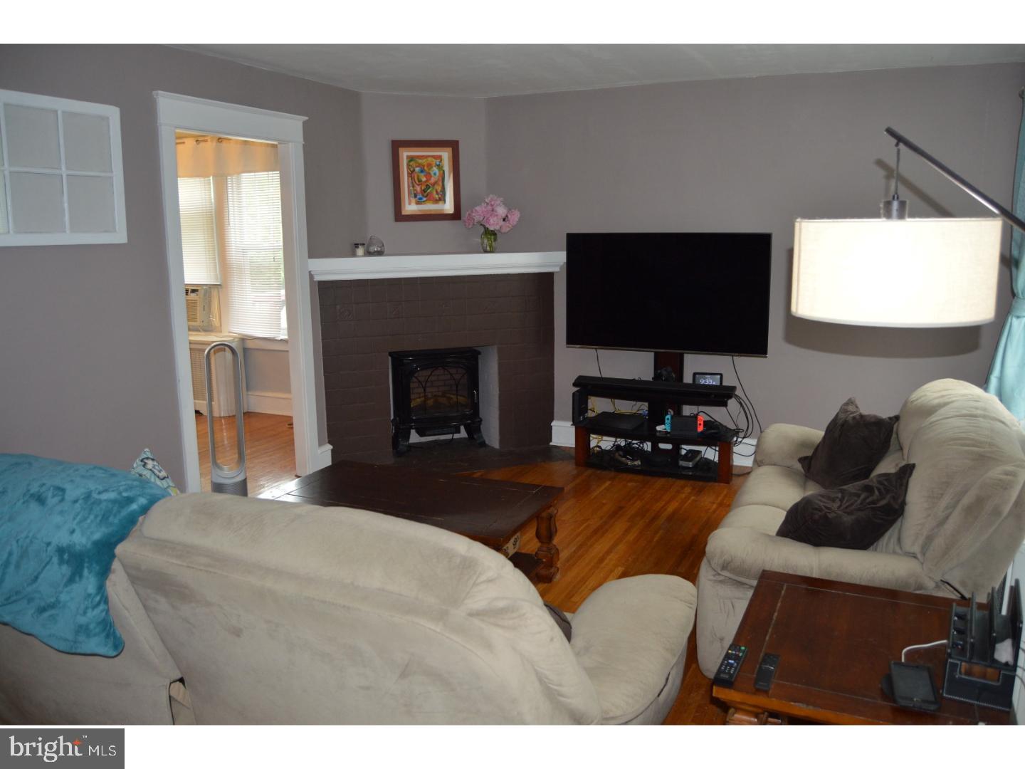508 Gregg Street Shillington, PA 19607 - Photo 9 of 21 Living Room