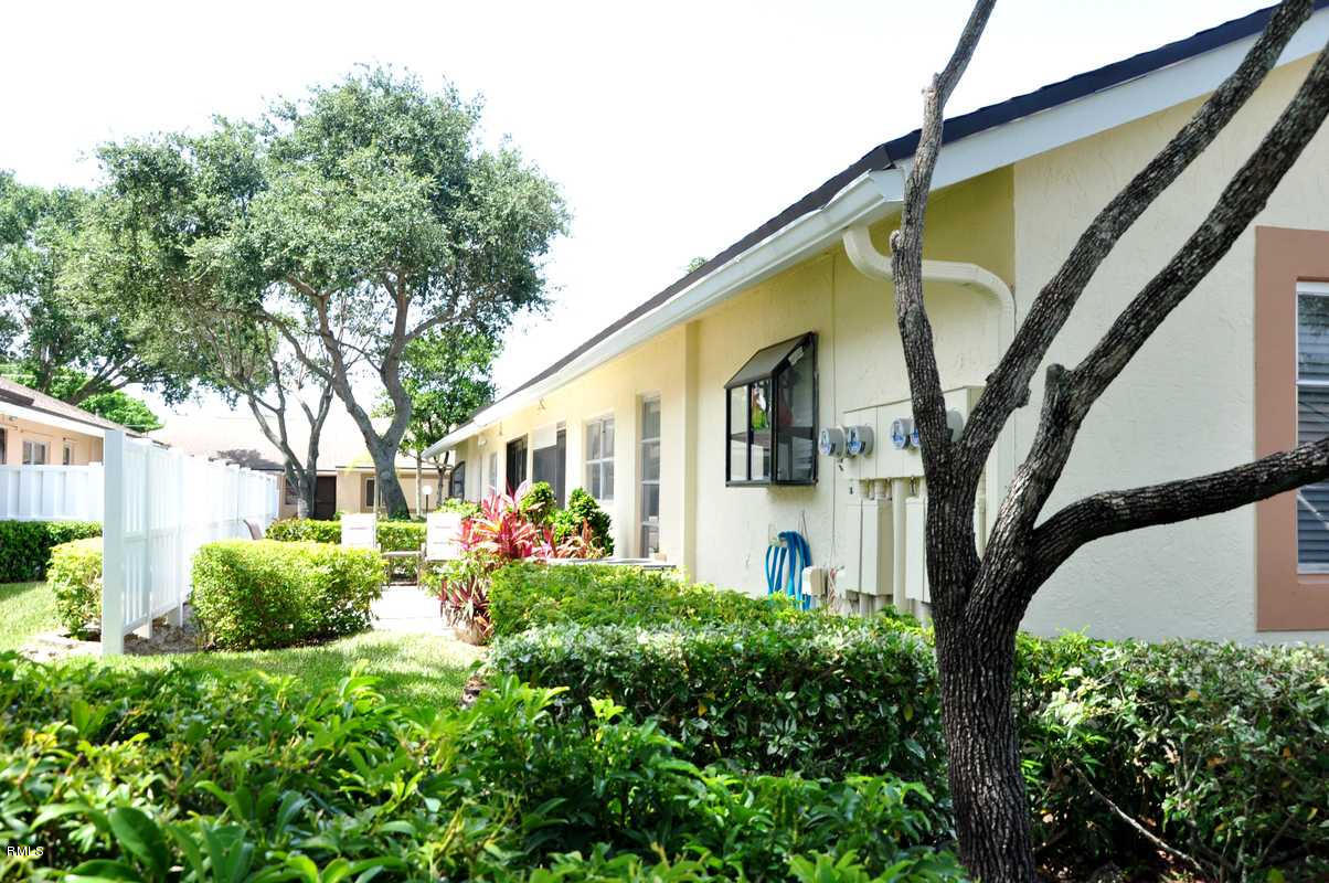 8681 Jasmine Way, Unit C Boca Raton, FL 33496 - Photo 19 of 24 Patio