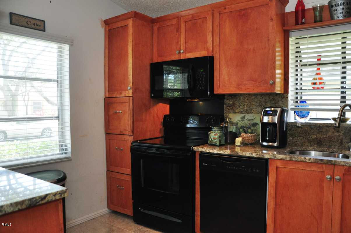 8681 Jasmine Way, Unit C Boca Raton, FL 33496 - Photo 8 of 24 Kitchen